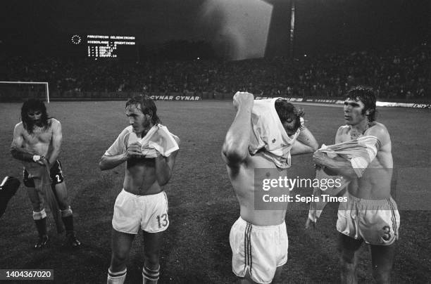 World Cup 74, Netherlands against Argentina 4-0; from left to right Ayala, Neeskens, Israel and Van Hanegem exchange shirts afterwards, June 26...