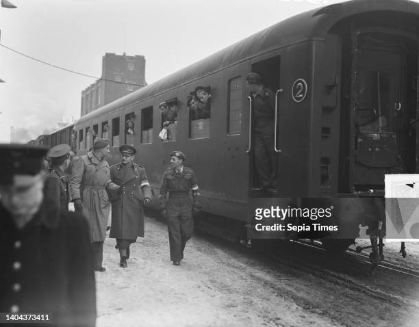 Military personnel from Indonesia in Rotterdam by train from Marseilles, December 17 MILITARY, trains, The Netherlands, 20th century press agency...