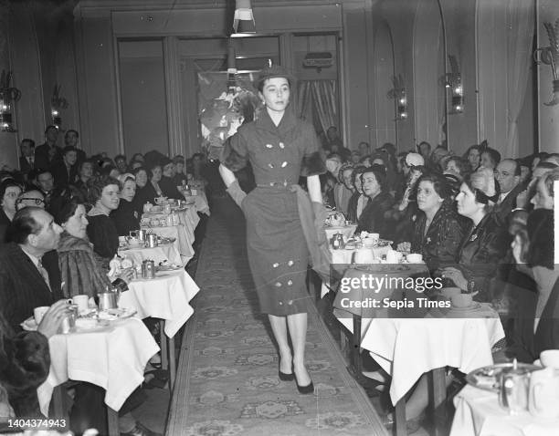 Fashion show of Jacques Fath in Victoria hotel, November 17 fashion shows, The Netherlands, 20th century press agency photo, news to remember,...