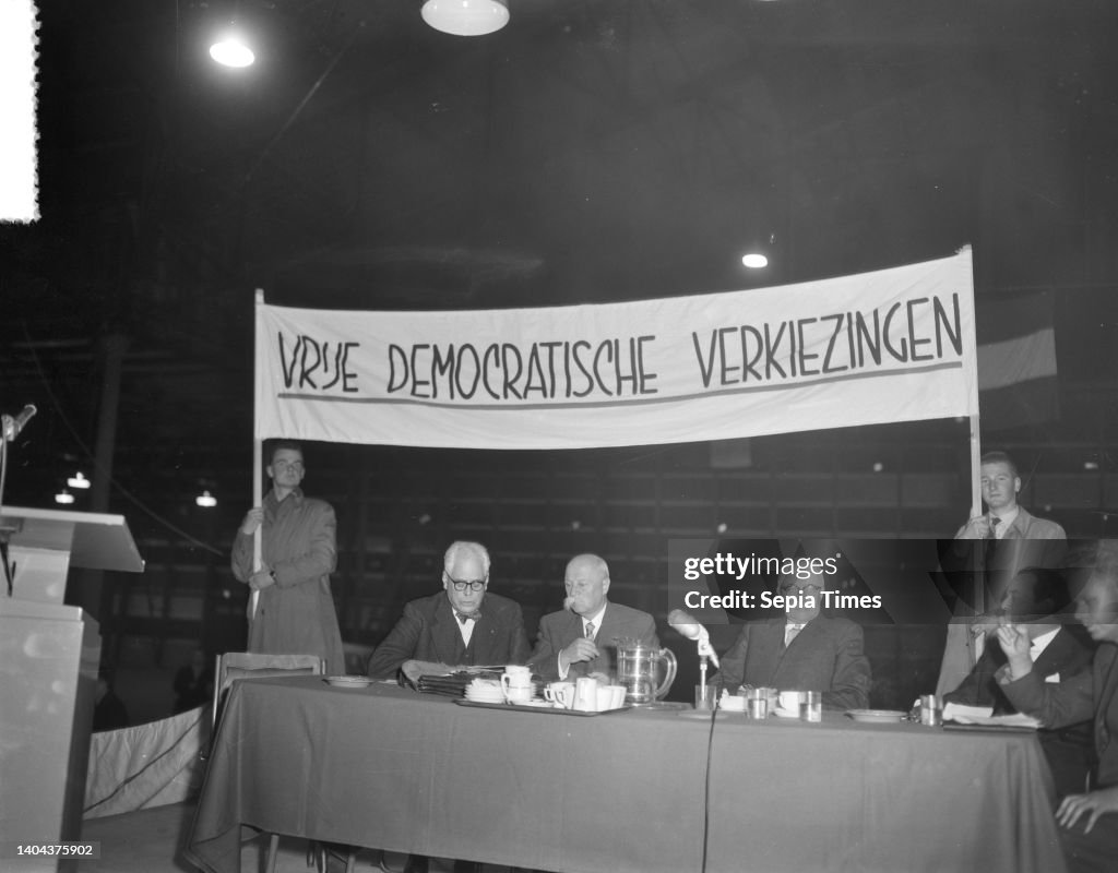 Demonstrative meeting for Hungary in Riviera Hall Rotterdam. Flrs Prof. Oud , Gerbrandy and Mayor Van Walsum of Rotterdam at the chairman's table, under the banner Free Democratic Elections, 5 November 1956, meetings, mayors, demonstrations, politicians,