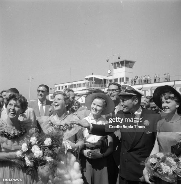 The newest acquisition of the K.L.M. The Super Constellation presented itself to Copenhagen during an introductory flight in which the flower queen...