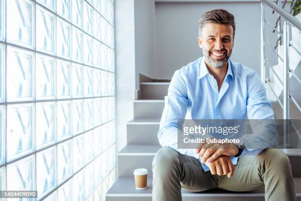 portrait of happy business man, looking at camera with copy space - goda nyheter bildbanksfoton och bilder