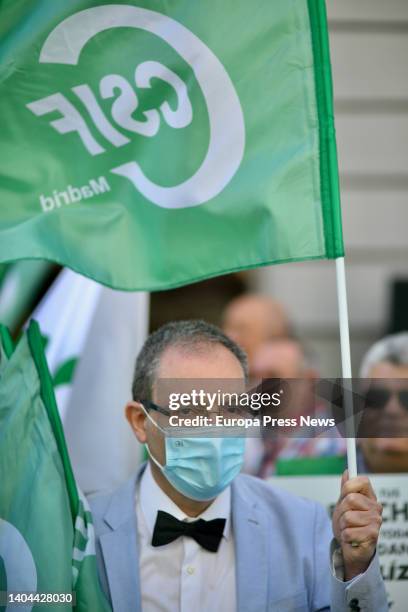 Several people demonstrate with flags of the Central Sindical Independiente y de Funcionarios in front of the Ministry of Finance and Public Function...