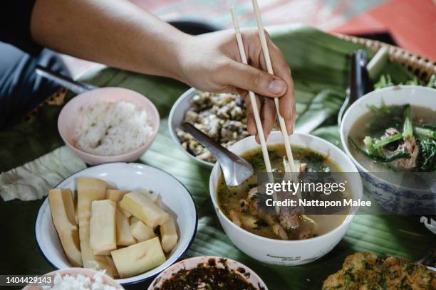 alimentos tribales orgánicos del norte de tailandia. - minoría miao fotografías e imágenes de stock