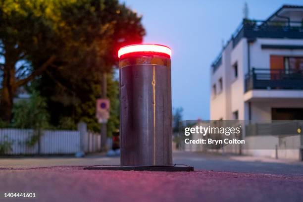 illuminated traffic bollard - street light post stock pictures, royalty-free photos & images