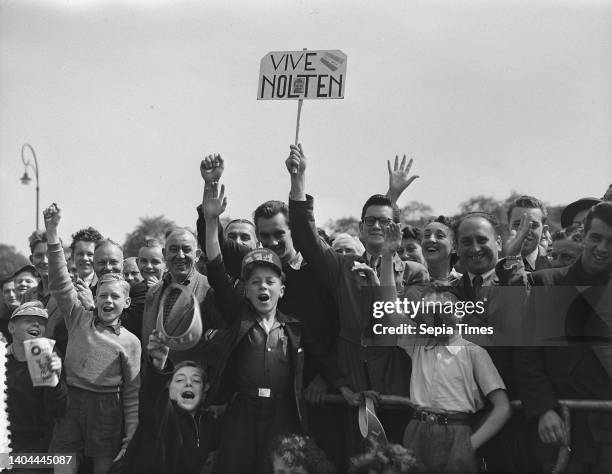 Tour de France, departure from Amsterdam, cheering crowd with sign Vive Nolten, July 8 sports, bicycle racing, The Netherlands, 20th century press...