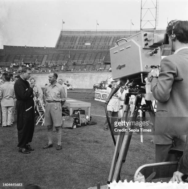 Tour de France , departure from Amsterdam, Goddet in front of television camera, July 8 cameras, sports, television, cycling, The Netherlands, 20th...