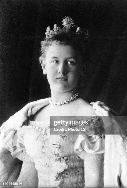 Wilhelmina, Queen of the Netherlands . Daughter of King William III . Married Henry Duke of Mecklenburg-Schwerin.