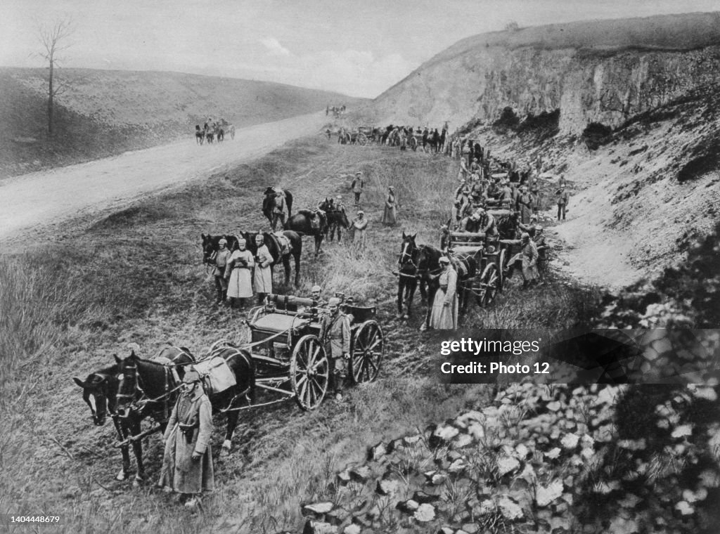 German Horse drawn Machine Gun Unit Pausing Beside A Road 1915 News german-horse-drawn-machine-gun-unit-pausing-beside-a-road-1915-news