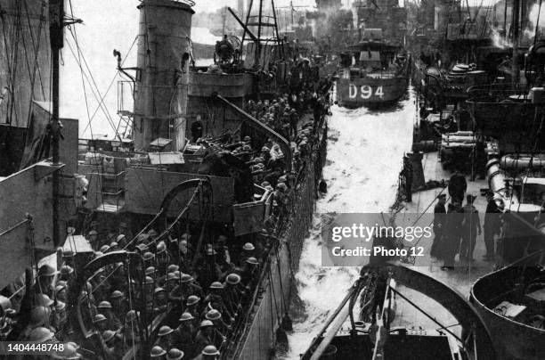 Operation Dynamo, the evacuation of British and Allied troops from Dunkirk 27 May to 3 June 1940. Members of the British Expeditionary Force on a...