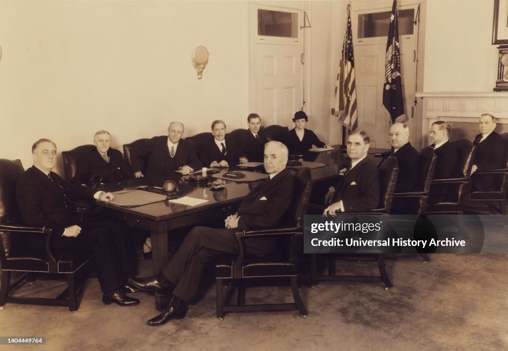 U.S. President Franklin Roosevelt (seated, far left) with his cabinet, William Woodin, Homer Cummings, Claude Swanson, Henry Wallace, Frances Perkins, Daniel Roper, Harold Ickes, James Farley, George Dern, Cordell Hull, Washington DC, USA, Harris & Ewing,
