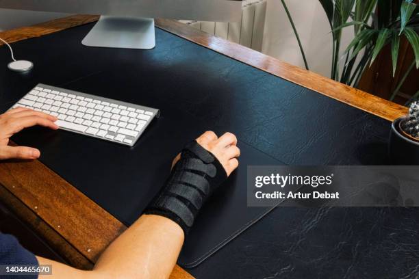 Wrist Over Computer Wrist Pain Computer Photos and Premium High Res Pictures - Getty Images