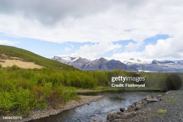 vatnajokull national park has it all, volcanos glaciers mountains rivers etc, nature at its best - vatnajokull photos et images de collection