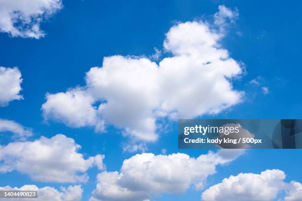 low angle view of clouds in blue sky - 背景 stock-fotos und bilder