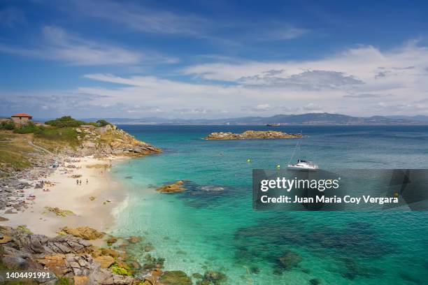 a day in the paradise - cíes islands (galicia, spain) - vigo fotografías e imágenes de stock
