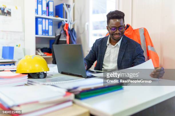 black civil engineer working planning project with laptop. - building contractor bildbanksfoton och bilder