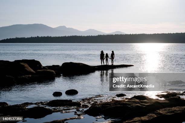 seaside family vacation - british columbia beach stock pictures, royalty-free photos & images