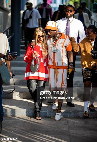 Rapper Kodak Black seen wearing orange bucket hat, shirt, iced chain  News Photo - Getty Images