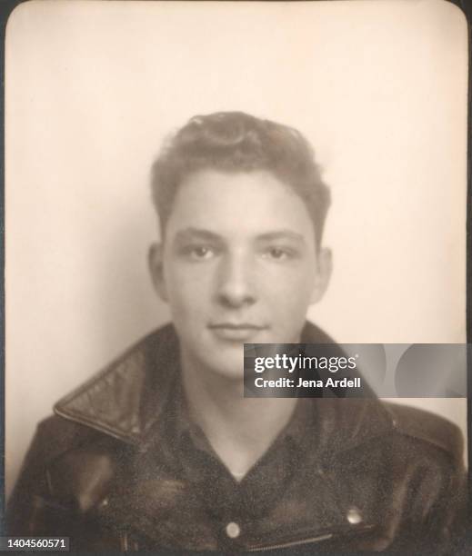 vintage man portrait, vintage man black and white photobooth photo - old photograph stock pictures, royalty-free photos & images