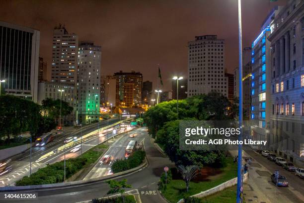 Sao Paulo, SP, Brasil, . PANORÂMICA. Vista noturna panorâmica do centro de Sao Paulo, com destaque para a Avenida 23 de Maio e shopping Center Light...