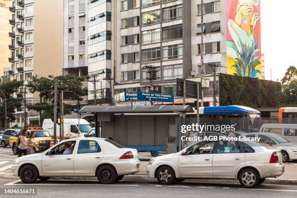 SaO PAULO, SP, BRASIL, . AVENIDA PAULISTA. Ponto de Táxi Paulista na esquina da Rua da Consolaçao e Avenida Paulista, regiao central de Sao Paulo,...