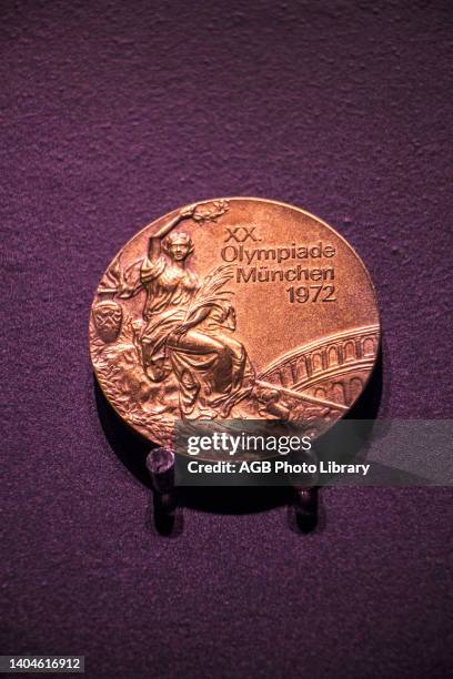 Medalha da olimpíada de 1972 - Exposiçao 'Jogos Olímpicos: Esporte, Cultura e Arte' - Acervo do Museu Olímpico do COI, Medal 1972 Olympics, Munique,...
