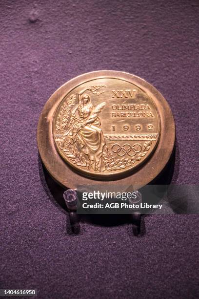 Medalha da olimpíada de 1992 - Exposiçao 'Jogos Olímpicos: Esporte, Cultura e Arte' - Acervo do Museu Olímpico do COI, Medal of the 1992 Olympics...