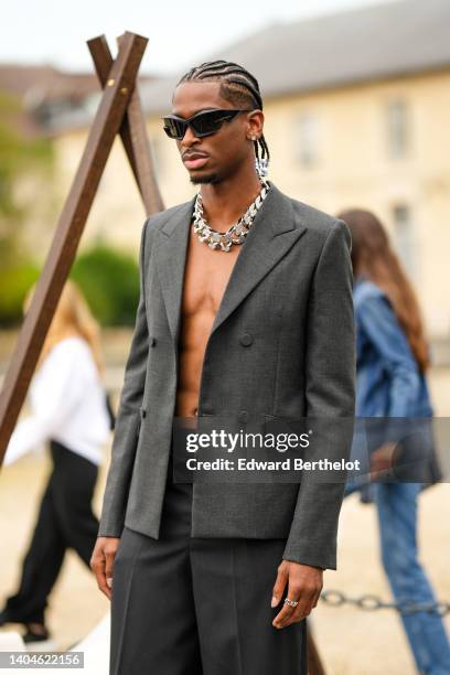 Shai Gilgeous-Alexander wears black sunglasses, a silver and News Photo  - Getty Images