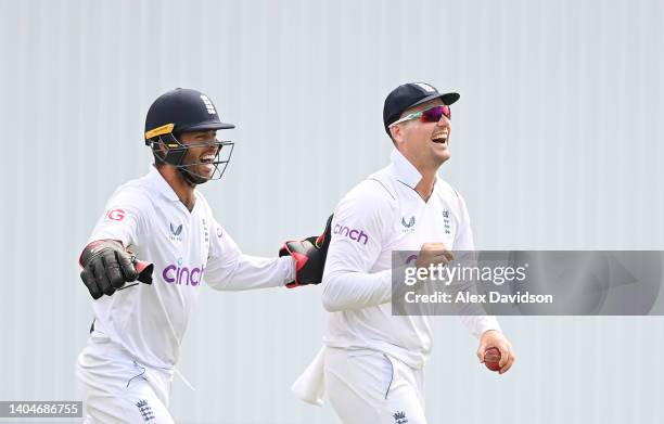 Alex Lees of England celebrates taking the catch of Henry Nicholls of New Zealand with Ben Foakes after it bounced of the bat of Daryl Mitchell...