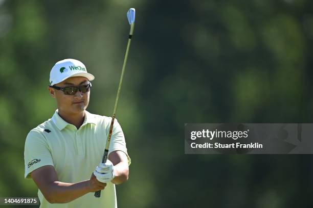 Haotong Li of China prepares to tee off on the eighth hole during the first round of the BMW International Open at Golfclub Munchen Eichenried on...