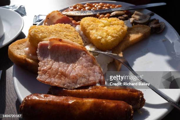 full english breakfast - hash brown stock pictures, royalty-free photos & images