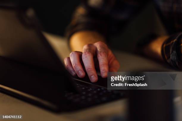 a close up shot of an unrecognizable businessman scrolling on his tablet - touchpad stockfoto's en -beelden