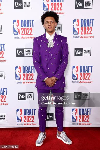 Paolo Banchero poses for photos on the red carpet during the 2022 NBA Draft at Barclays Center on June 23, 2022 in New York City. NOTE TO USER: User...