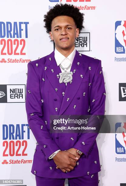 Paolo Banchero poses for photos on the red carpet during the 2022 NBA Draft at Barclays Center on June 23, 2022 in New York City. NOTE TO USER: User...