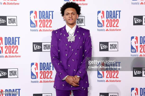 Paolo Banchero poses for photos on the red carpet during the 2022 NBA Draft at Barclays Center on June 23, 2022 in New York City. NOTE TO USER: User...