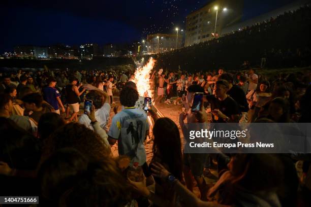 Hundreds of people in front of a bonfire on the Night of San Juan, on 23 June, 2022 in A Coruña, Galicia, Spain. The traditional feast of San Juan...