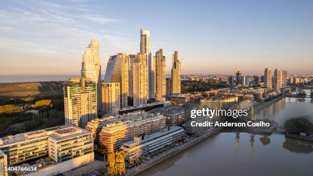 dawn at puerto madero and commercial buildings - puerto madero 個照片及圖片檔