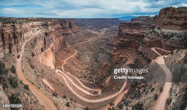 straße in den grand canyon - canyonlands nationalpark stock-fotos und bilder