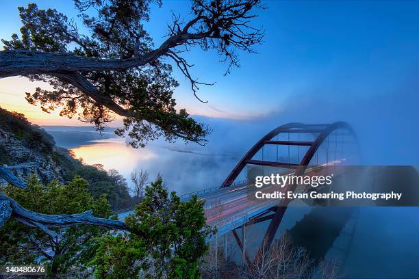 pennybacker bridge in morning fog - austin fotografías e imágenes de stock