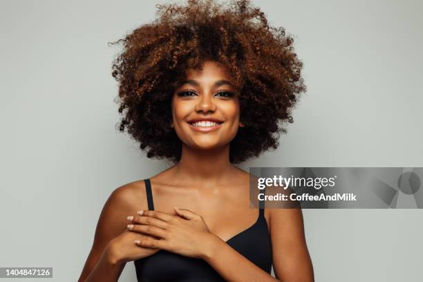 beautiful afro woman with perfect make-up - beautiful black teen girl stock pictures, royalty-free photos & images