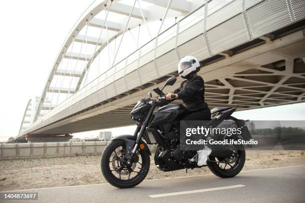 course de moto - adultes moto photos et images de collection