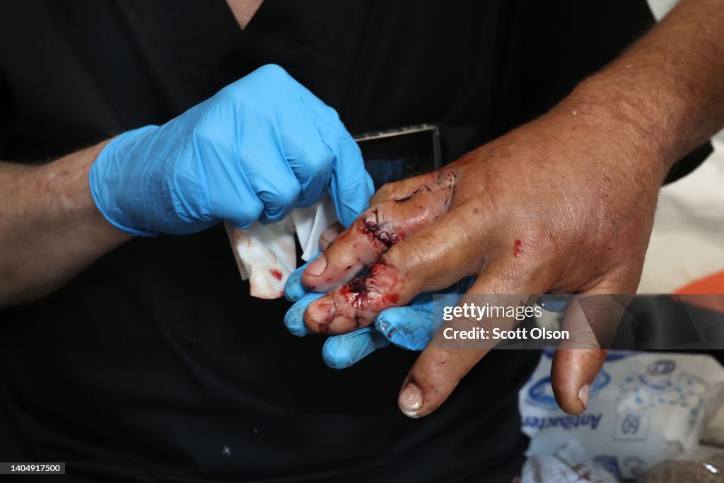 American Doctor Volunteers To Treat Wounded Near Ukraine's Eastern Front