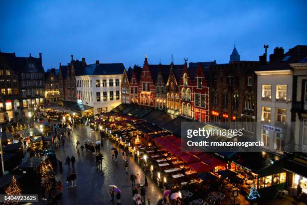 markt square in bruges at christmas. belgium, europe - bruges stockfoto's en -beelden