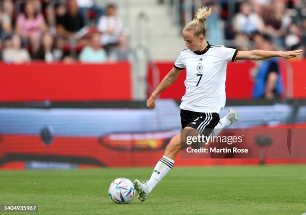 Lea Schüller of Germany controls the ball during the international friendly match between Germany Women's and Switzerlands Women's at...