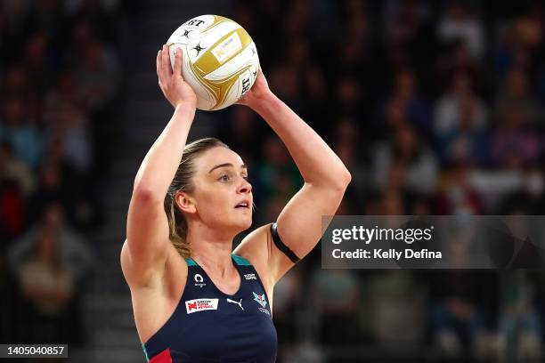 Liz Watson of the Vixens passes the ball during the Super Netball Preliminary Final match between Melbourne Vixens and GWS Giants at John Cain Arena,...