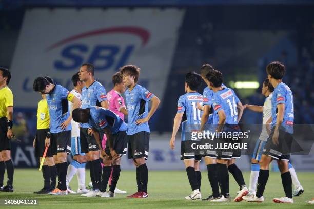 Kawasaki Frontale players react after their 1-1 draw in during the J.LEAGUE Meiji Yasuda J1 18th Sec. Match between Kawasaki Frontale and Jubilo...