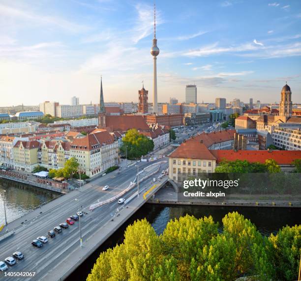 berlin skyline at sunset - television tower berlin stock pictures, royalty-free photos & images