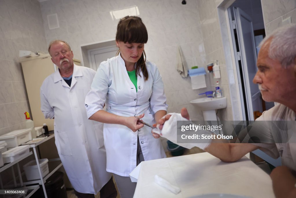Sloviansk Hospital Treats War Wounded As Russia Closes In On Key Donbas Cities