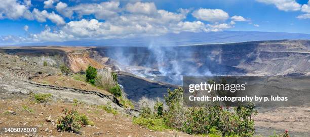 kilauea caldera - hawaii volcanoes national park - parque nacional de volcanes de hawai fotografías e imágenes de stock