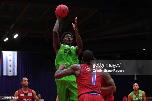 Deshawn Stephens of the Aliens shoots against Joe Johnson of the Triplets during BIG3 Week Two at Credit Union 1 Arena on June 25, 2022 in Chicago,...